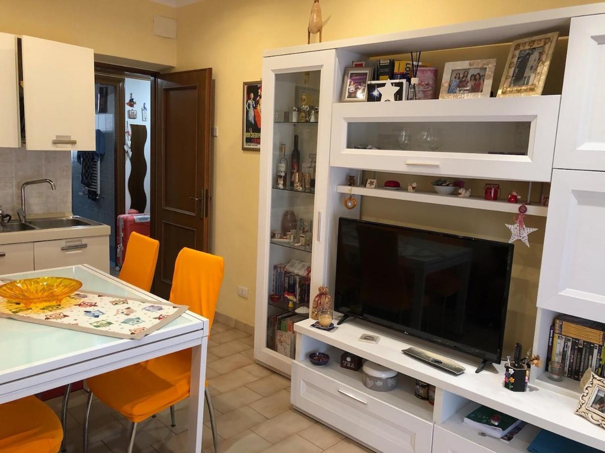 A Due Passi Dalla Storia E Dalla Movida Romana Apartment Rom